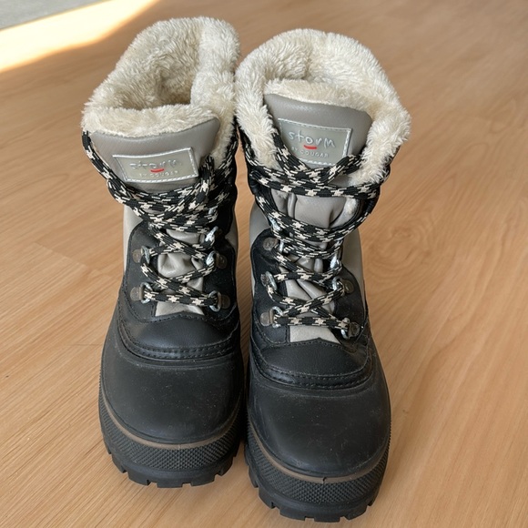 Winter boots by Cougar - Picture 1 of 5